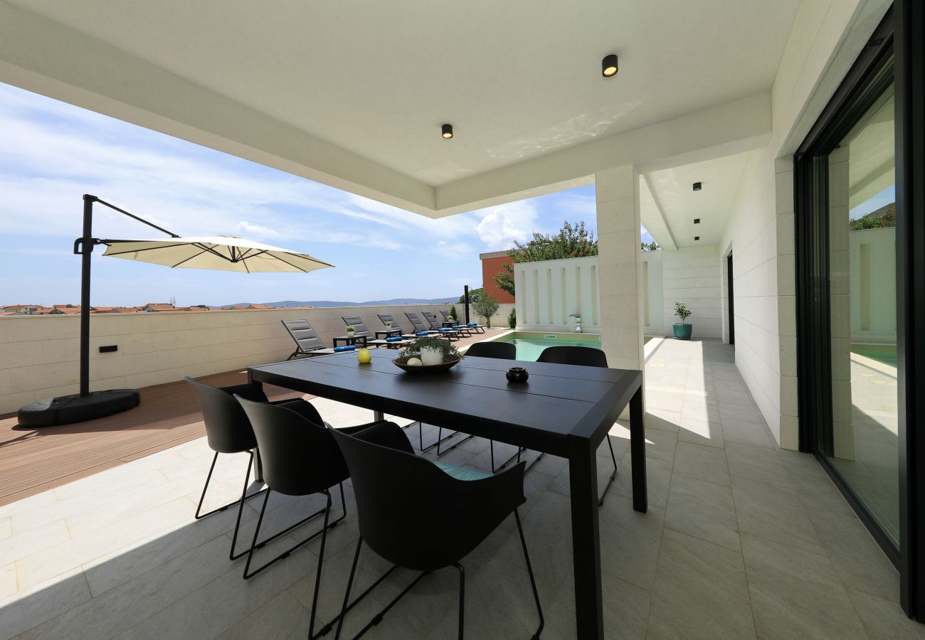 Villa in Zadar - Villa Depaja mit beheiztem Pool