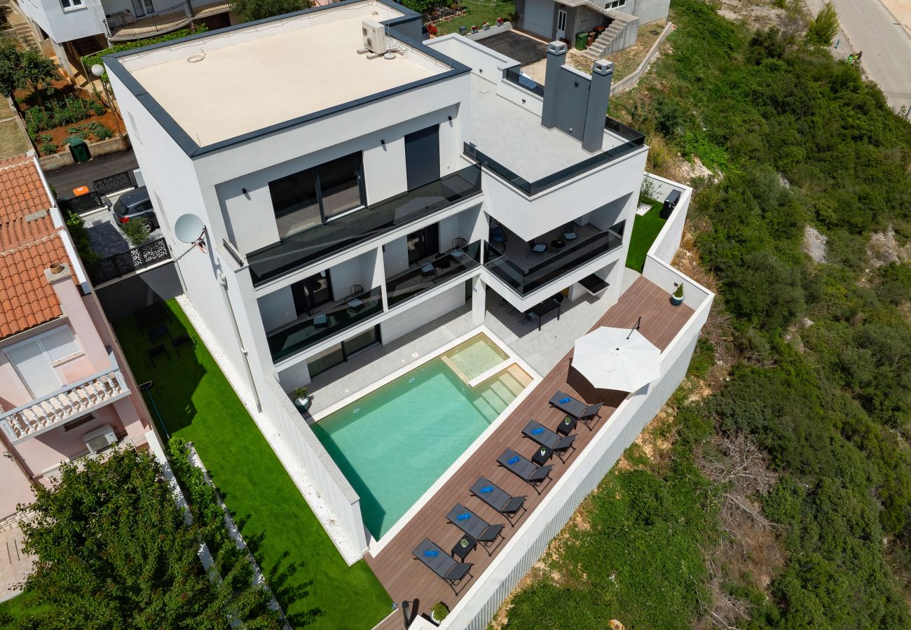 Villa in Zadar - Villa Depaja mit beheiztem Pool