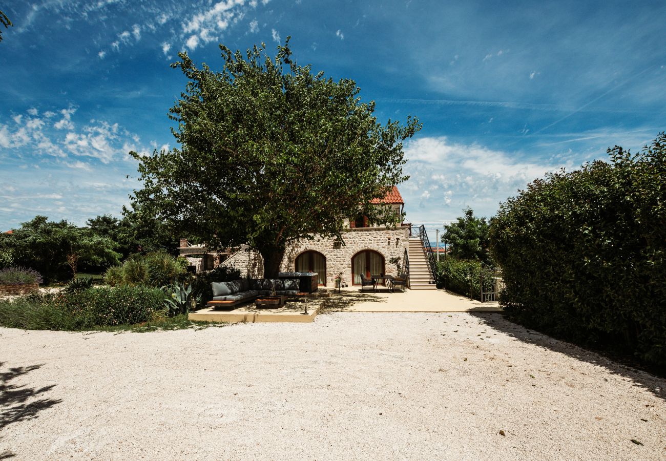 Residenz in Nin - Gland Residence mit Whirlpool